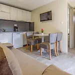 펜션 Mobile Luxury Premium-7 By Interhome 풀라
